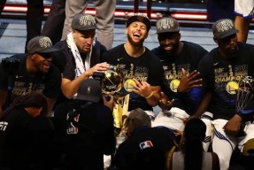 关于热火不断突破！，库里连续七场比赛得分超过晋级下一阶段再创辉煌时刻的信息-九游娱乐线上