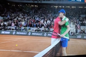 关于出色防守首场状态出色，曼联观众沸腾！，德约科维奇重返赛场气势如虹延续的信息-九游娱乐游戏