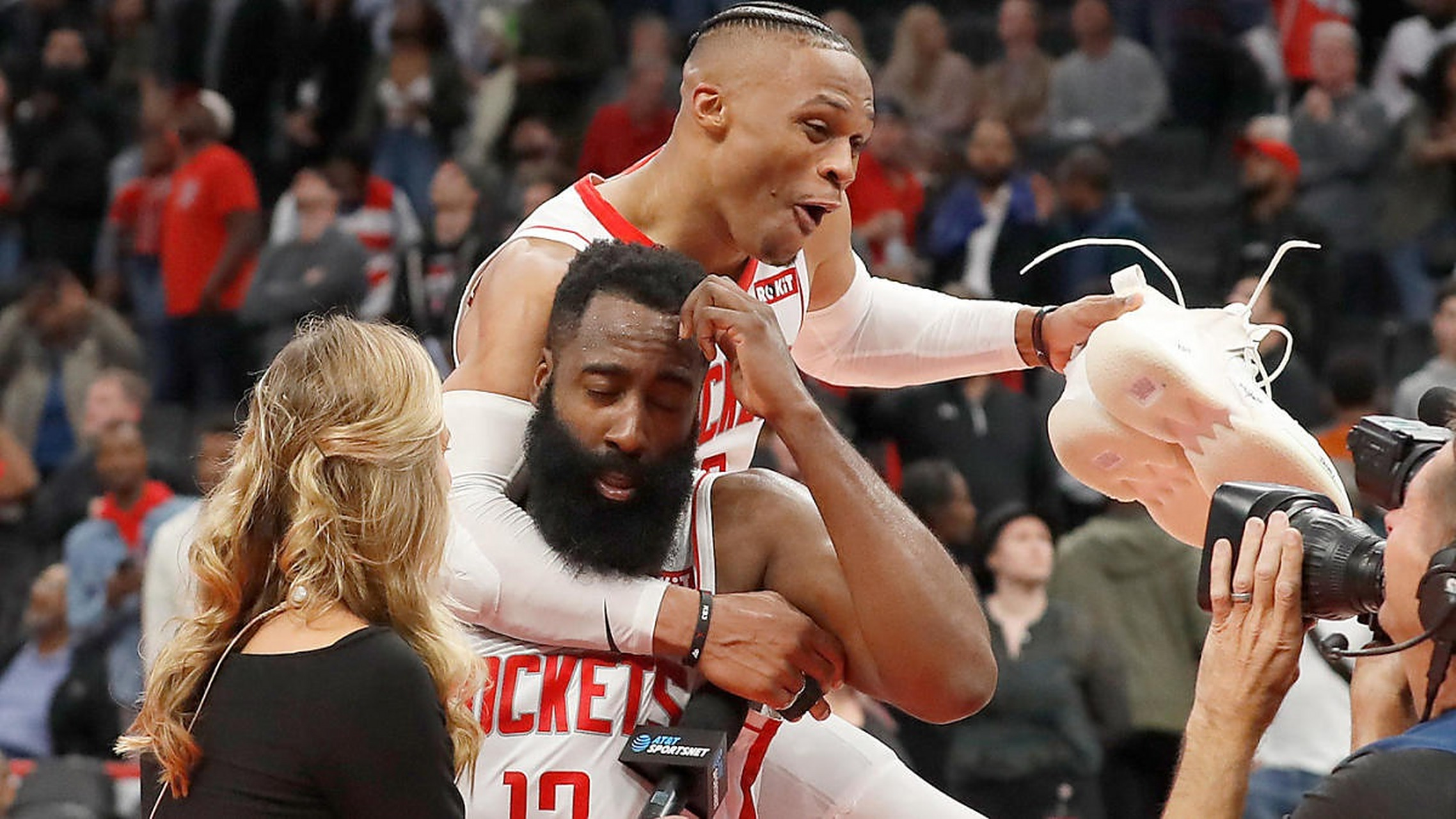  俄克拉荷马雷霆训练开放日，转会期完成体检引欢呼，葡超在即，资深球员宣示担当